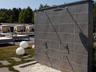 душова зони басейнів в заміському комплексі «Чудодієво» в селі Вишпіль Житомирської області