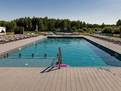 літній басейн в заміському комплексі «Чудодієво» в селі Вишпіль Житомирської області