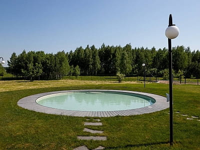 літній басейн в заміському комплексі «Чудодієво» в селі Вишпіль Житомирської області