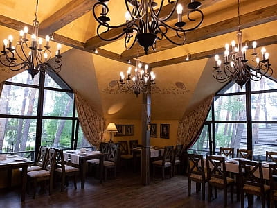 ресторан в заміському комплексі «Чудодієво» в селі Вишпіль Житомирської області