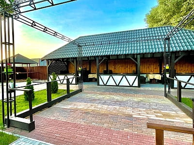 Complex VLADA Resort — це сучасний готельно-розважальний комплекс у межах міста Черкаси, який поєднує комфорт, затишок і природу.