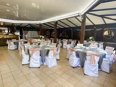 банкетна зала ресторану в заміському комплексі Complex VLADA Resort в Черкасах