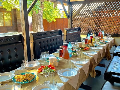 Complex VLADA Resort — це сучасний готельно-розважальний комплекс у межах міста Черкаси, який поєднує комфорт, затишок і природу.