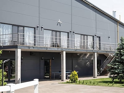 Кінно-спортивний комплекс DERGACHOV у селі Верем'я Київської області