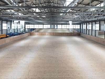 Кінно-спортивний комплекс DERGACHOV у селі Верем'я Київської області