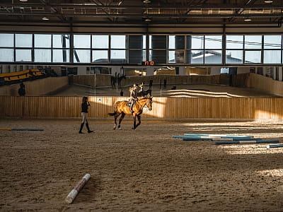 Кінно-спортивний комплекс DERGACHOV у селі Верем'я Київської області