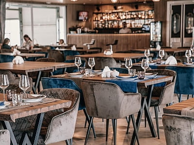 ресторан в заміському комплексі DERGACHOV в селі Верем'я Київської області