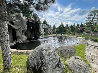 Eva Park у Віта-Поштовій – мальовничий ландшафтний парк із японським садом, водоспадами, озером і фотолокаціями. Відпочинок, фотосесії, івенти, гармонія.