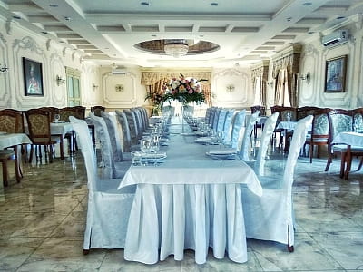 Банкетна зала в заміському комплексі Forest Club Sherwood біля Умані