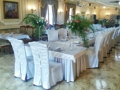 Банкетна зала в заміському комплексі Forest Club Sherwood біля Умані