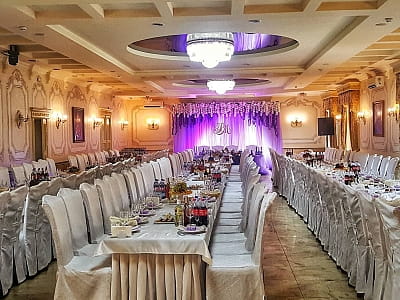 Банкетна зала в заміському комплексі Forest Club Sherwood біля Умані