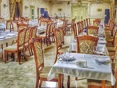 Банкетна зала в заміському комплексі Forest Club Sherwood біля Умані