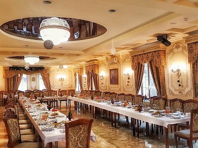 Банкетна зала в заміському комплексі Forest Club Sherwood біля Умані