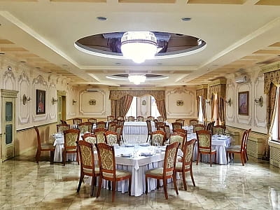 Банкетна зала в заміському комплексі Forest Club Sherwood біля Умані