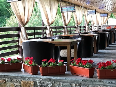 ресторан в заміському комплексі Forest Club Sherwood біля Умані