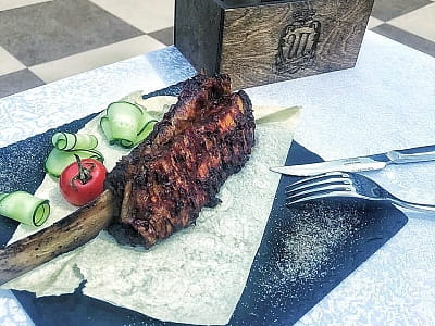 Страви ресторану в заміському комплексі Forest Club Sherwood біля Умані