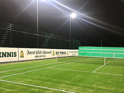 Тенісні корти в заміському комплексі Forest Club Sherwood біля Умані