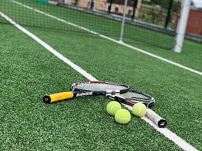 Тенісні корти в заміському комплексі Forest Club Sherwood біля Умані