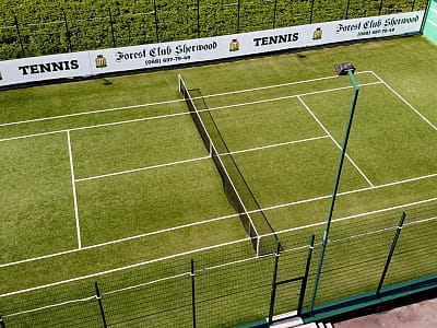 Тенісні корти в заміському комплексі Forest Club Sherwood біля Умані