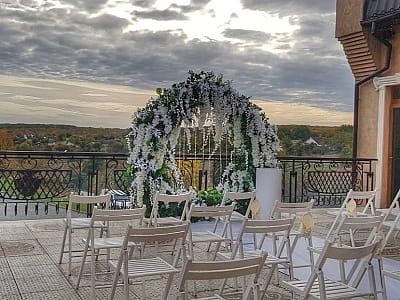 Урочисті весільні церемонії в заміському комплексі Forest Club Sherwood біля Умані