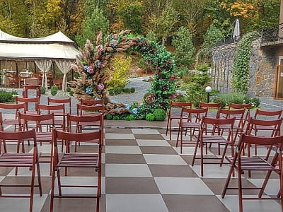 Урочисті весільні церемонії в заміському комплексі Forest Club Sherwood біля Умані