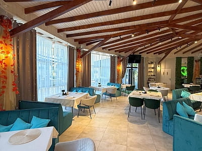 Ресторан курортного комплексу IVORY Resort & Spa у місті Виноградів, що у Закарпатській області