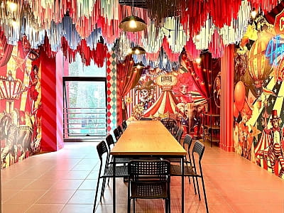 кафе в квітковому саду «Камелія» у Крюківщині