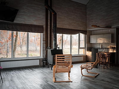 дерев’яних будиночках у стилі лофт в заміському комплексі Пан Чан біля Золотоноші 