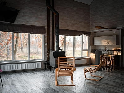 дерев’яних будиночках у стилі лофт в заміському комплексі Пан Чан біля Золотоноші 