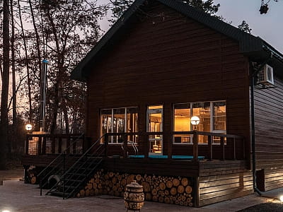 Заміський комплекс «Пан Чан» розташований у лісовій тиші поблизу Золотоноші, у селі Холодне Черкаської області.