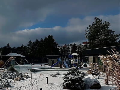 Perlyna Resort – сучасний заміський комплекс, що розташований у мальовничій місцевості з краєвидами на Дніпро та зелені простори.