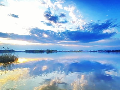 Perlyna Resort – сучасний заміський комплекс, що розташований у мальовничій місцевості з краєвидами на Дніпро та зелені простори.