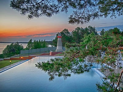 відкритий літній басейн в заміському комплексі Perlyna Resort біля Черкас