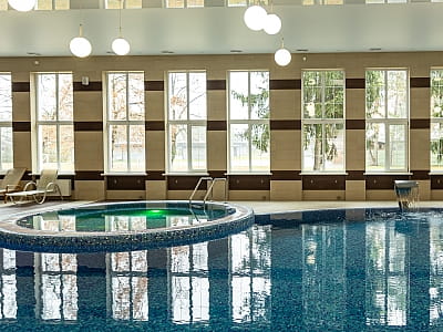 критий басейн в заміському комплексі Perlyna Resort біля Черкас