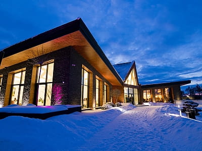 Riverwood Relax Park — простір гармонії та відпочинку серед природи: басейн, SPA, готель, ресторан і розваги для всієї родини.