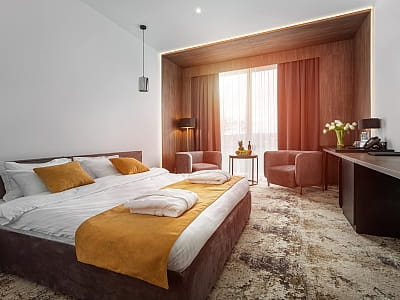 готельні номери в заміському комплексі Riverwood Relax Park серед мальовничих соснових лісів села Мошни Черкаської області