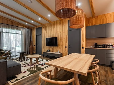 котеджі в заміському комплексі Riverwood Relax Park серед мальовничих соснових лісів села Мошни Черкаської області