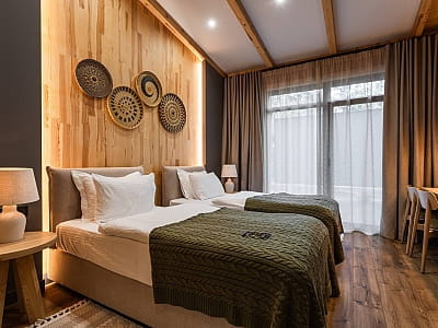 готельні номери в заміському комплексі Riverwood Relax Park серед мальовничих соснових лісів села Мошни Черкаської області