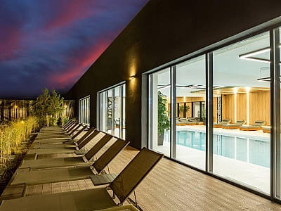 критий басейн 12х6 м, глибина 1,65 м, температура води 29° в заміському комплексі Riverwood Relax Park серед мальовничих соснових лісів села Мошни Черкаської області