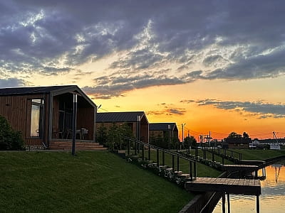 котеджі та будиночки з приватним спуском до ставка у заміському комплексі «Родосвіт» у мальовничому селі Житні Гори Київської області