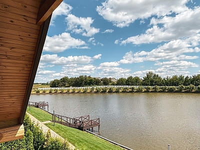 котеджі та будиночки з приватним спуском до ставка у заміському комплексі «Родосвіт» у мальовничому селі Житні Гори Київської області