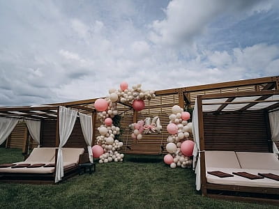 романтичні святкування в заміському комплексі «Родосвіт» у мальовничому селі Житні Гори Київської області