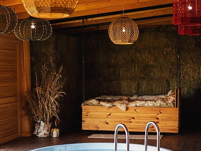 купіль біля лазні у заміському комплексі «Родосвіт» у мальовничому селі Житні Гори Київської області