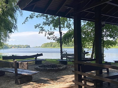 острів мангалів в комплексі Selena Family Resort біля Черкас