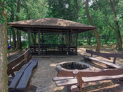 острів мангалів в комплексі Selena Family Resort біля Черкас