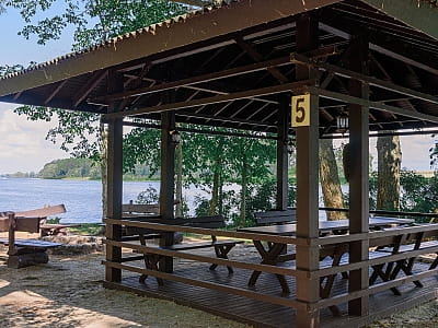 острів мангалів в комплексі Selena Family Resort біля Черкас