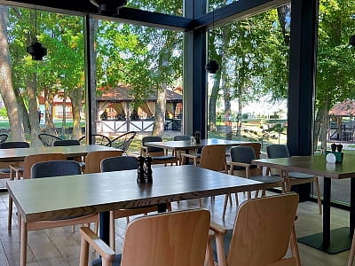 ресторан європейської та авторської кухні «Underwood» в заміському комплексі Selena Family Resort біля Черкас