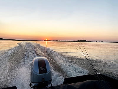 риболовля з човнів в заміському комплексі Selena Family Resort біля Черкас