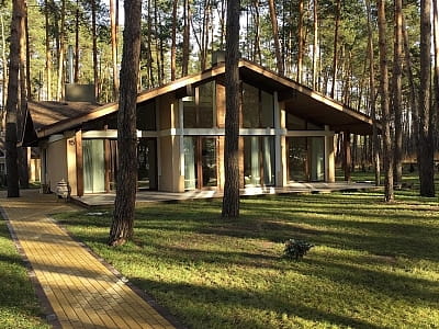 Будиночки та готельні номери в заміському комплексі «Тихий Ліс» на березі Дніпра