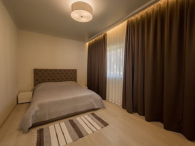 Будиночки та готельні номери в заміському комплексі «Тихий Ліс» на березі Дніпра